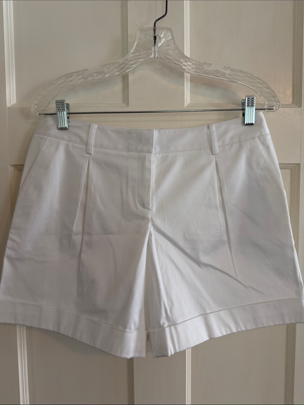 🏝️ Lafayette 148 New York white cotton shorts. Size 2. NWT.